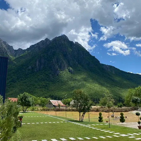 Βίλα Monark *